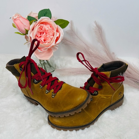 Timberland Shoes - Boots Timberland women Size 8 New brown Leather